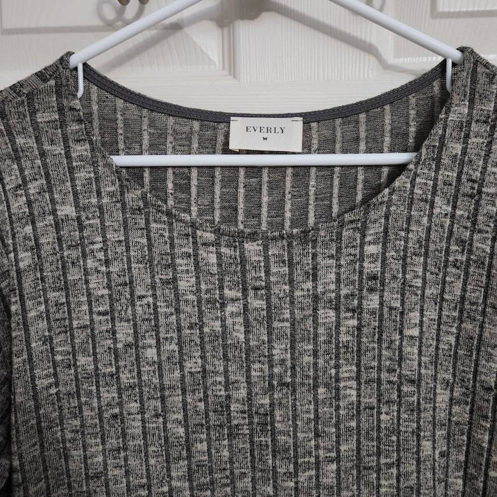 Everly Grey Ribbed Knit Long Sleeve Mini T-Shirt Dress with Pockets Small F76 - Picture 6 of 7